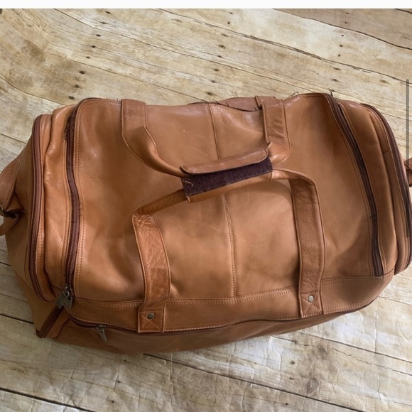 Large Brown Leather Duffle bag - Picture 2 of 4